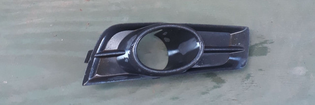 Moldura farol de milha cruze 12/14 lado direito