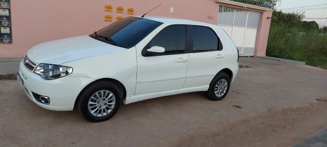 VENDE-SE PÁLIO 1.0 8V CELEBRATION ANO 2013