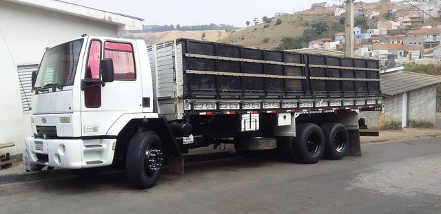 FORD CARGO TRUK 2003