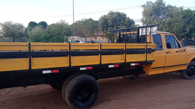 VENDO ESSE CAMINHÃO NO VALOR DE 40 MIL *