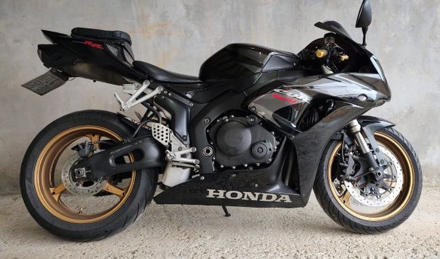 HONDA CBR 1000 RR   LINDA  