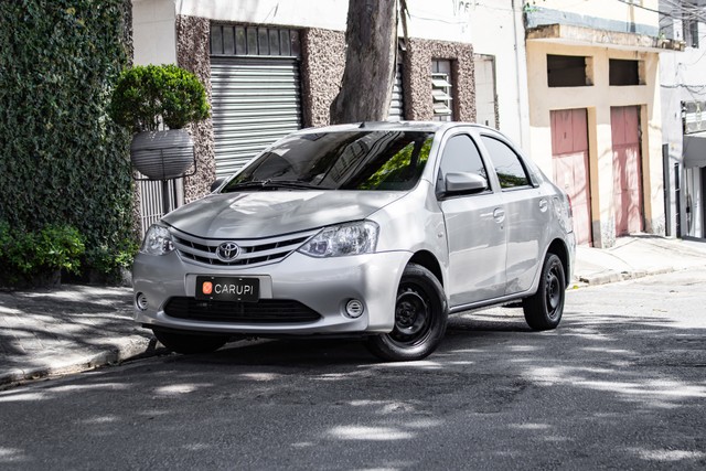 TOYOTA ETIOS SEDAN X 1.5  FLEX 