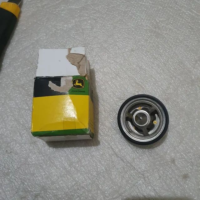 Trator escavadeira John deere válvula termostatica nova original RE529270