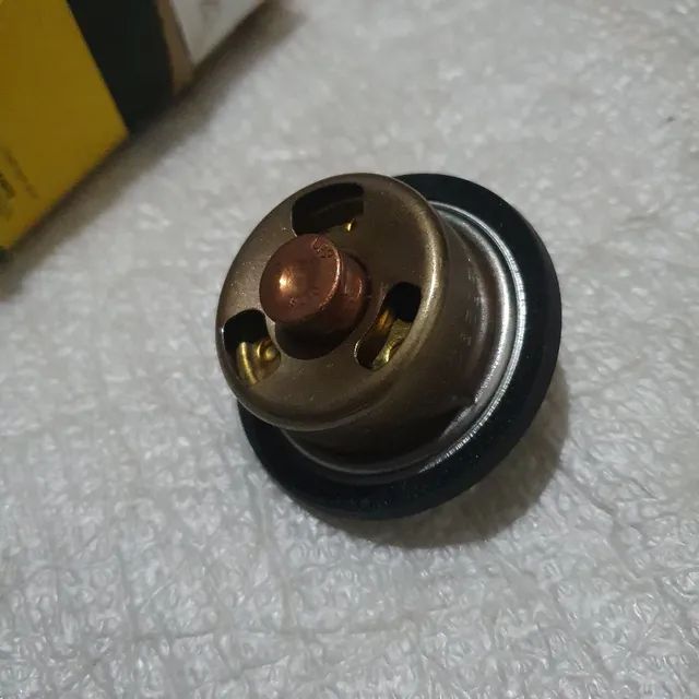 Trator escavadeira John deere válvula termostatica nova original RE529270 - Foto 3