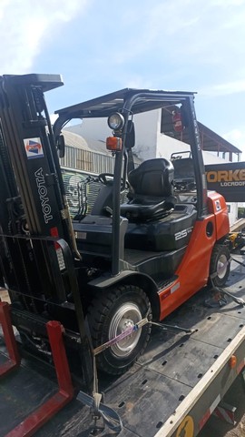 Empilhadeira Toyota 8FG25 2020 triplex 