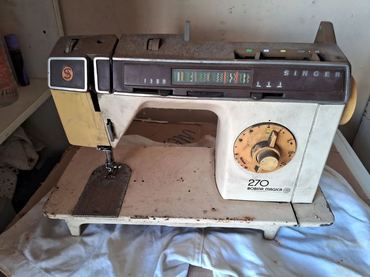 Vendo,Máquina de Costura Singer 270 Bobina Mágica