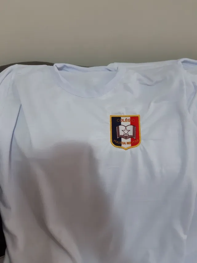 Camisa branca para colégio cmpm com bordado
