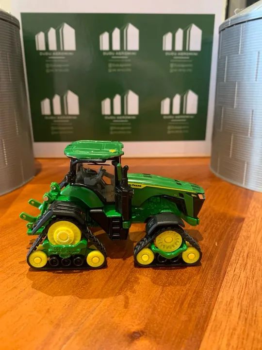 Miniatura de trator John Deere 8RX 1/64 - Foto 3