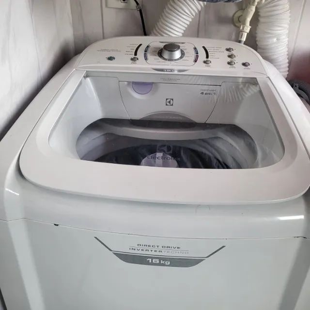Máquina de Lavar Electrolux 16kg Branca Turbo com dispenser 4 em 1 conservada