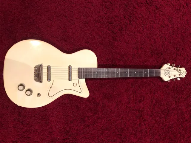 Guitarra Danelectro 56 Single Cutaway Full Bell Headstock
