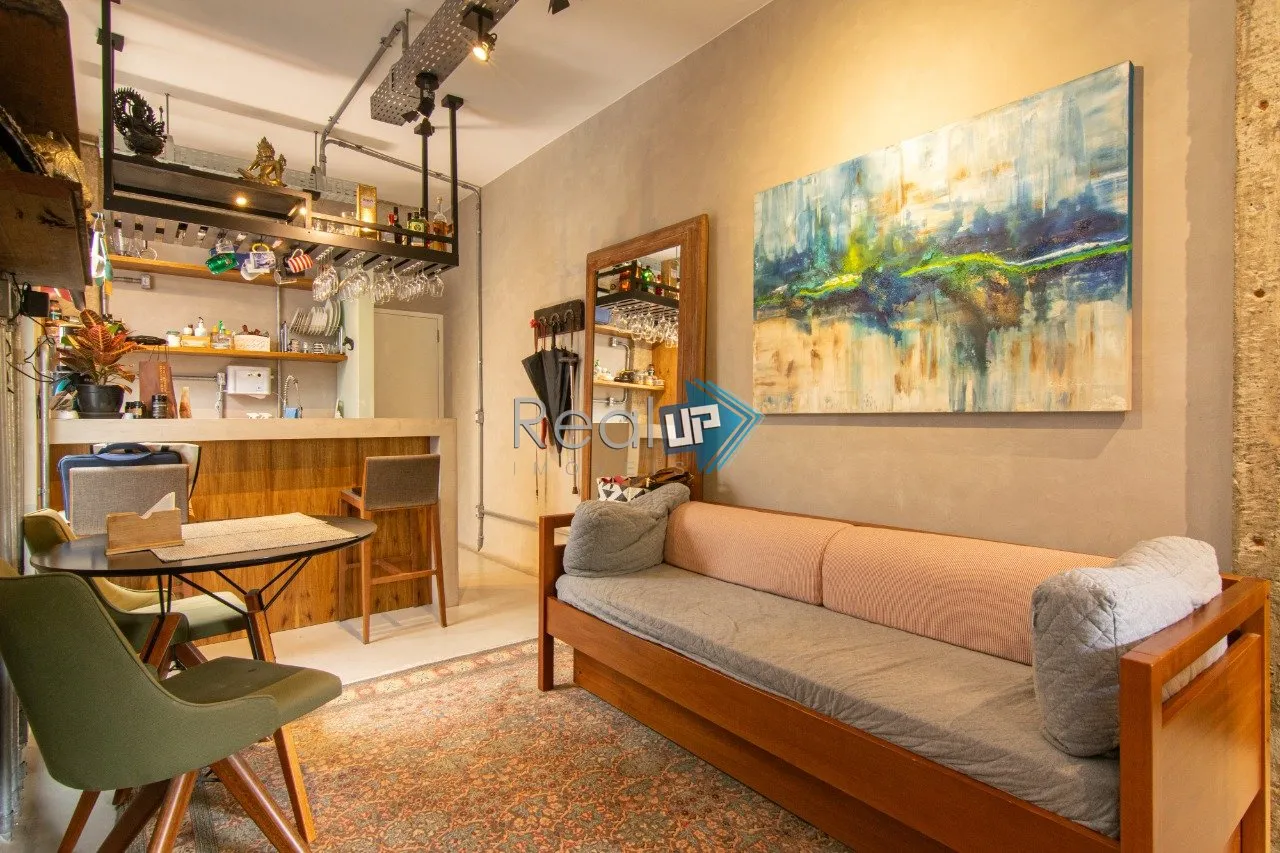Quarto e sala Reformadíssimo no Leblon