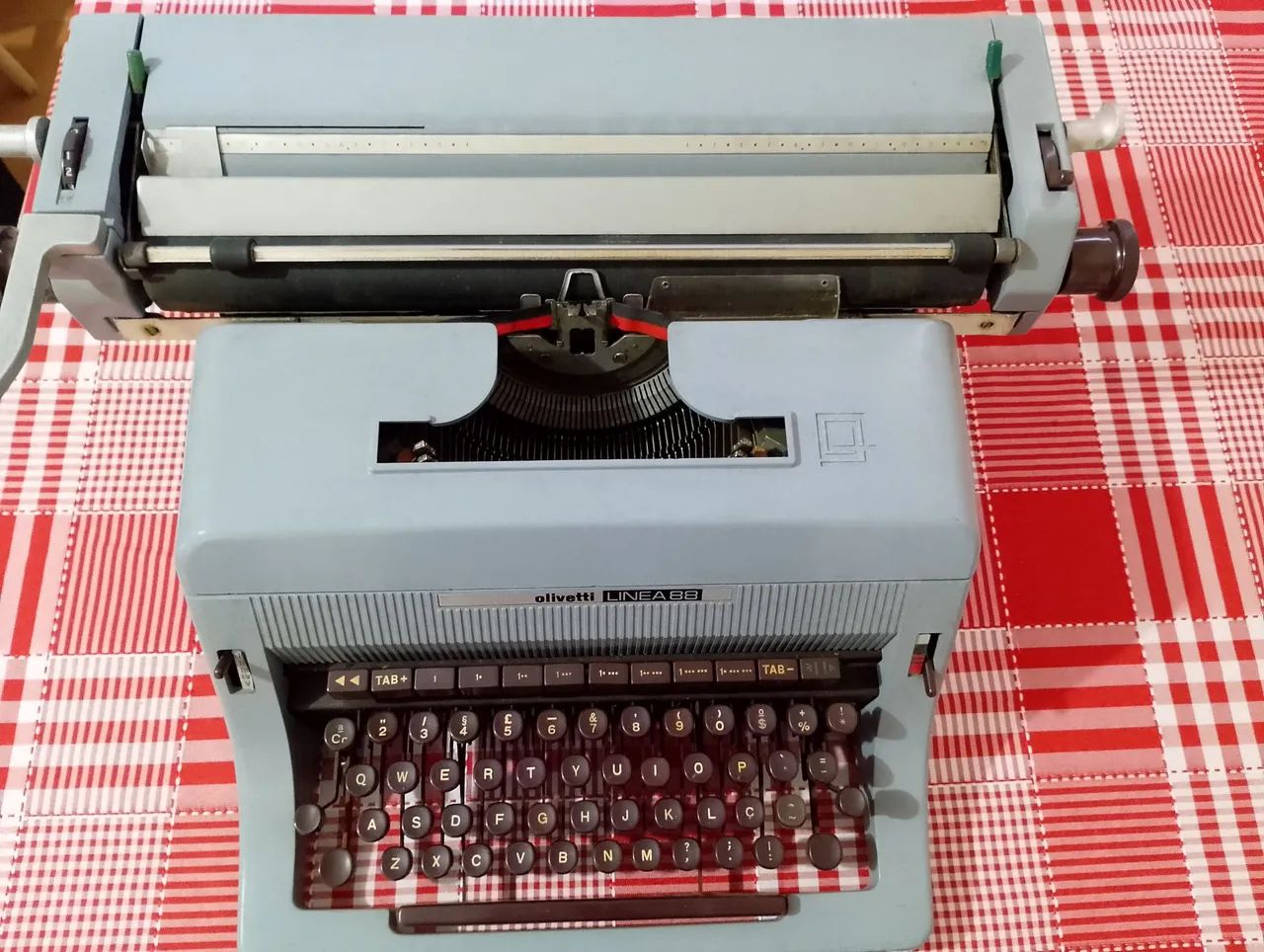 Máquina de escrever Olivetti431117602159994881