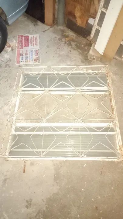 Janela de ferro com grade e vidro. - Foto 3