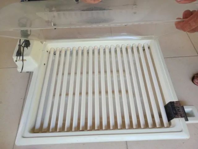 Chocadeira para 90 ovos em acrílico, controle de temperatura eletrônico e giro automático  - Foto 5