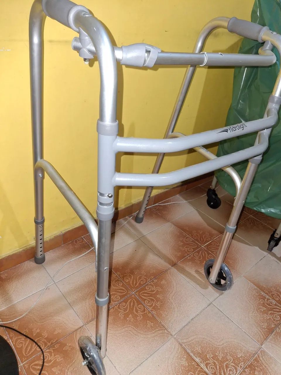 Cadeira 140KG andava com ridas - Foto 2