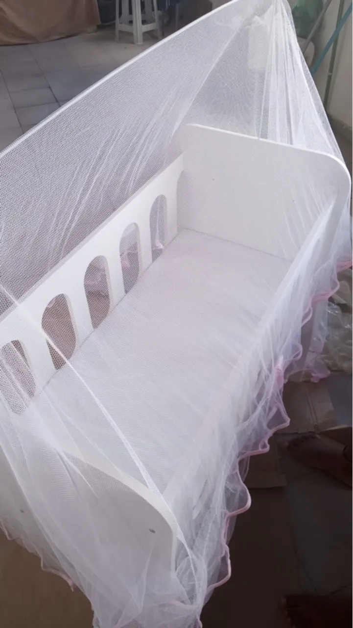Berço infantil com colchão 