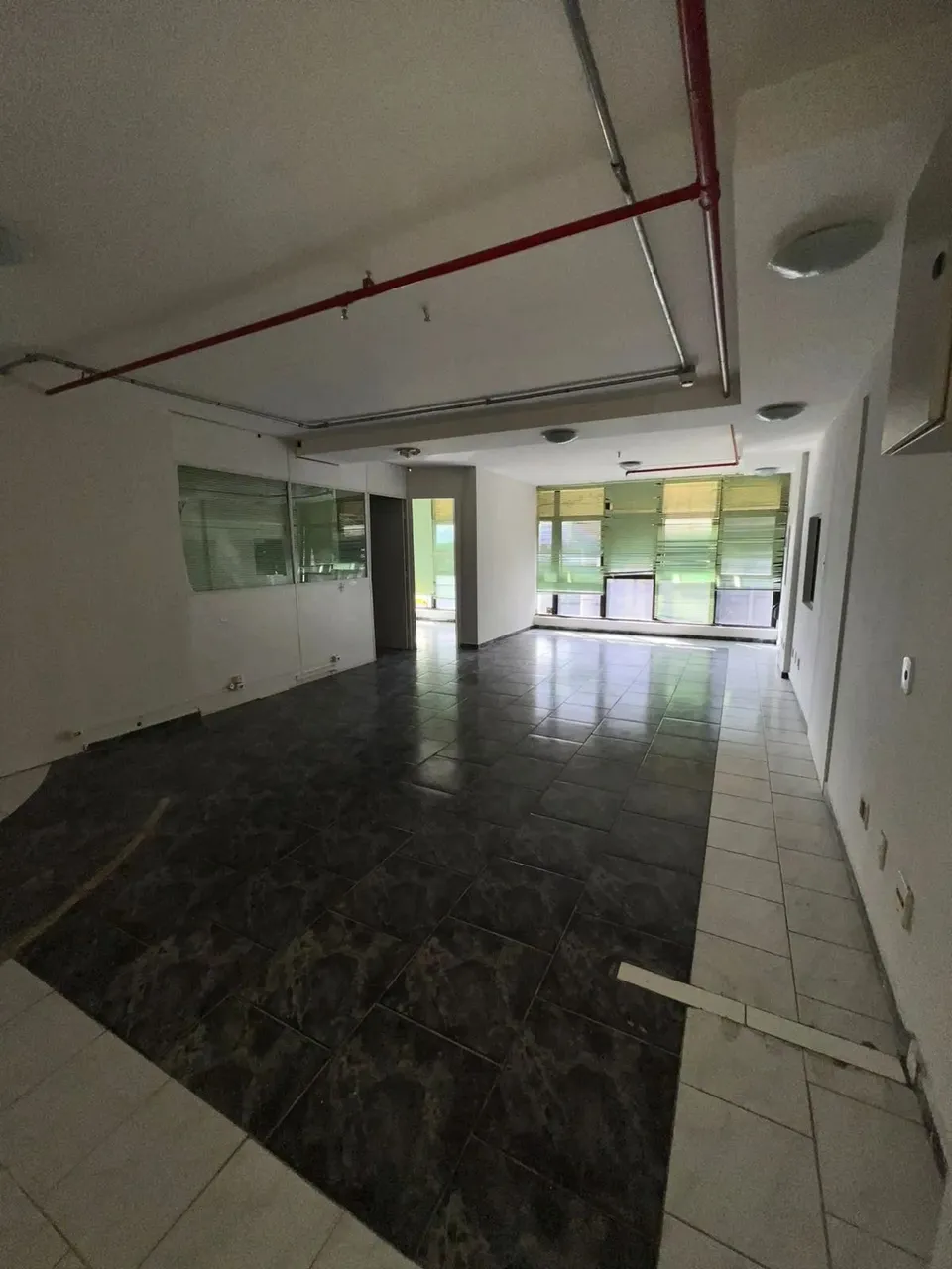 Sala Comercial para Aluguel - Localização Privilegiada no Setor de Rádio e TV Sul!