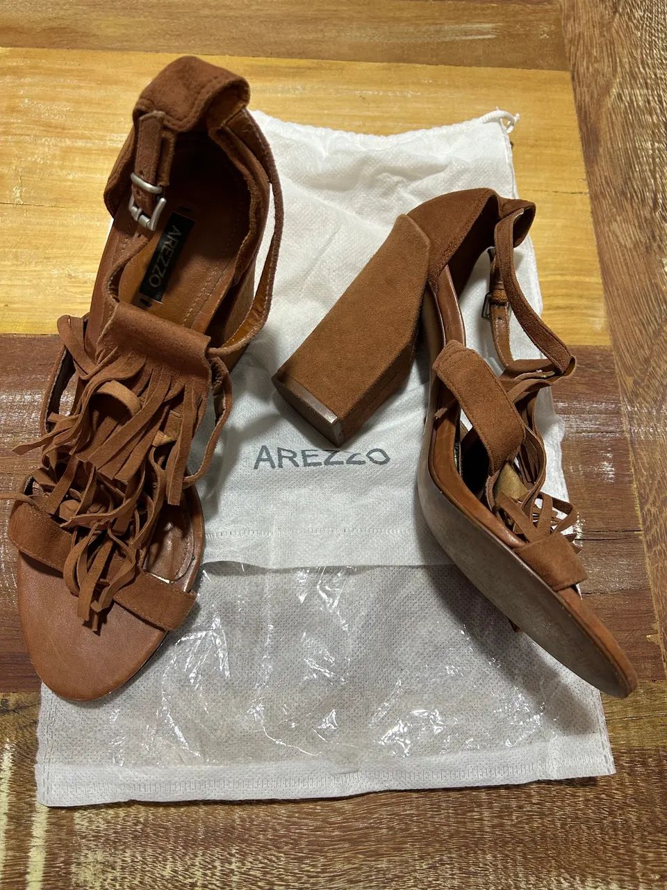 Sandália Camurça Arezzo - Foto 2