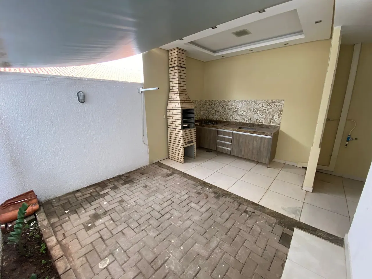 Casa Para aluguel, cond. Rio Manso, com 2 Quartos, 1 suite, Moveis planejados e Varanda Go
