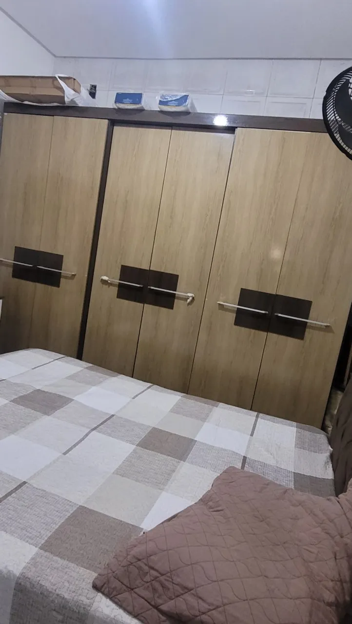 Guarda roupa em boas condições de 6 portas