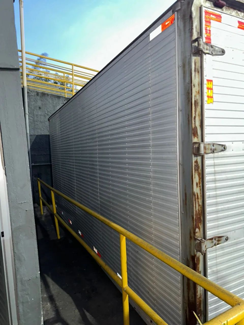 Medidas Bau alumínio : 5,20 x 2,50 x 2,80 altura - Foto 4