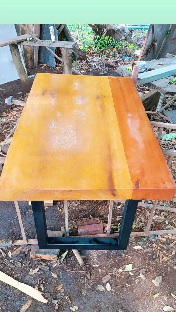 Mesa de madeira ? prancha pura 