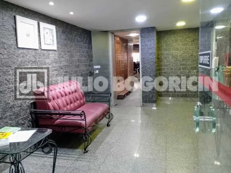 Magnífico- Apartamento Todo Reformado- Locação- Varanda- 2 Quartos- Dependência Completa-  - Foto 3