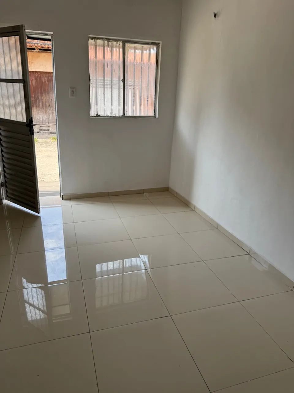 VENDO OU TROCO PRÉDIO COM 4 KITNETS E PONTO COMERCIAL - Foto 2