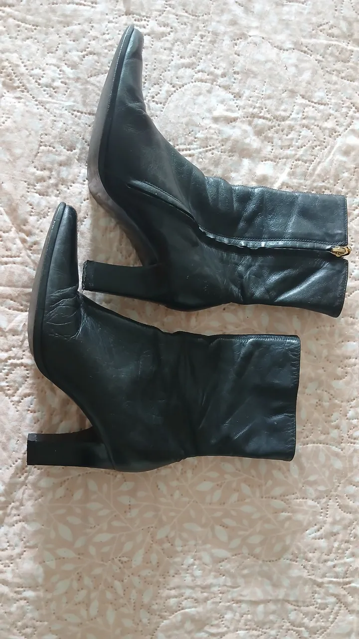 Botas de Couro Preto Elegantes - Tamanho 38