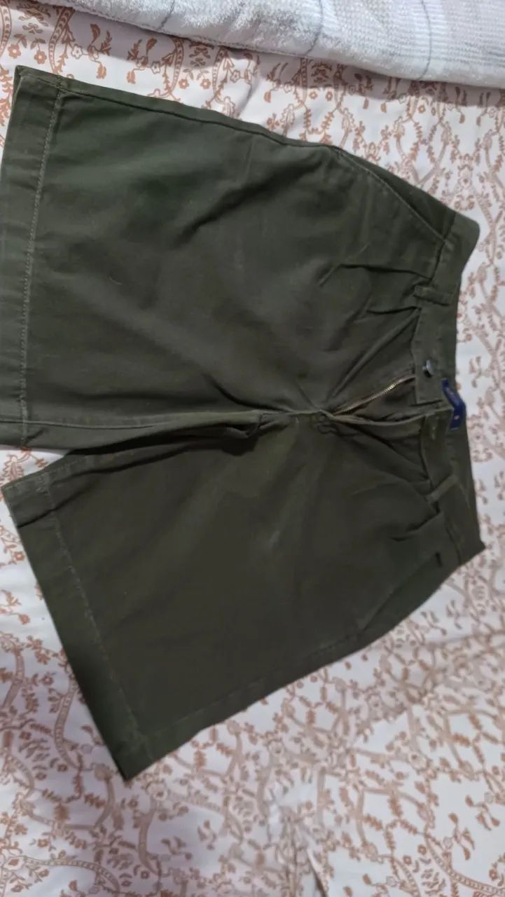 Bermuda feminina verde militar 