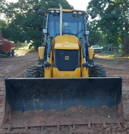Retroescavadeira JCB 2016