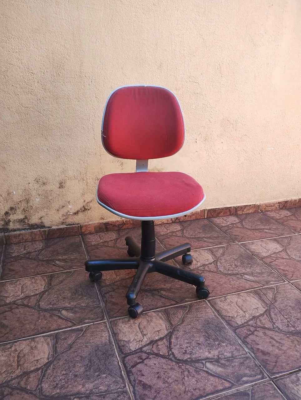 Cadeira de escritório com rodas e regulagem  - Foto 4