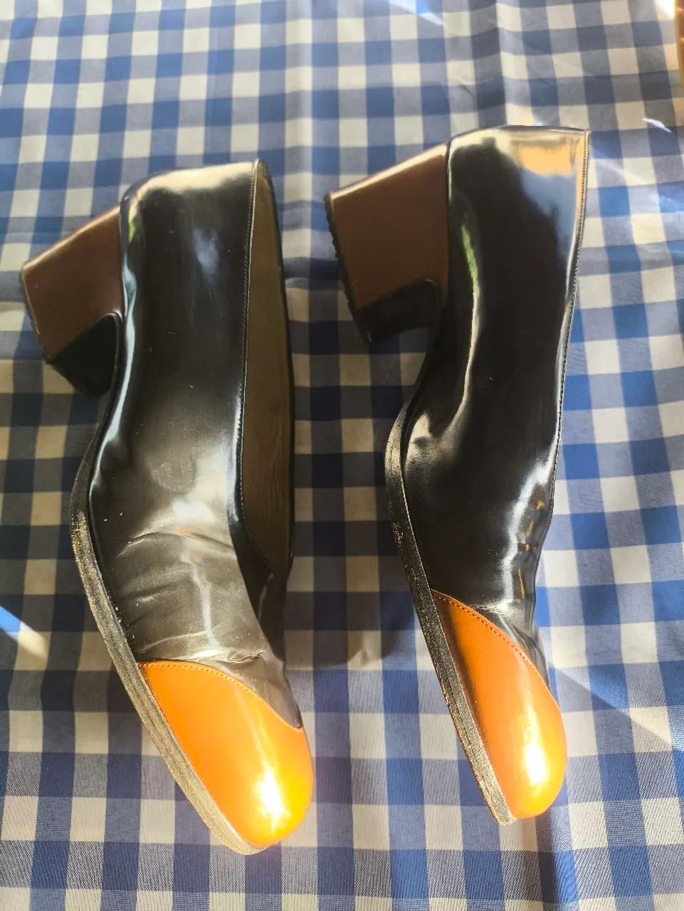 Sapatos YSL pretos e laranja - Foto 4