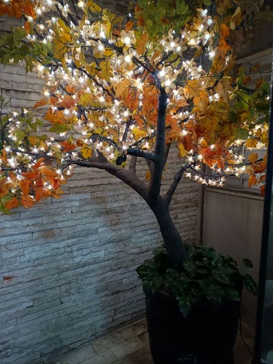 Árvore Artificial Grande com Luzes