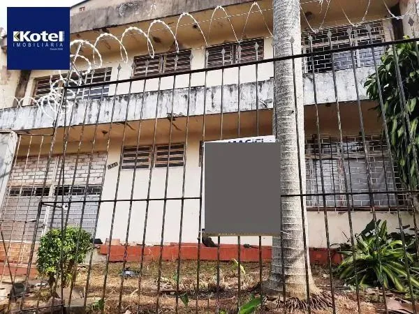 Casa em Porto Alegre, no bairro Cristal, com 4 dormitório(s), e 4 banheiros, à venda.