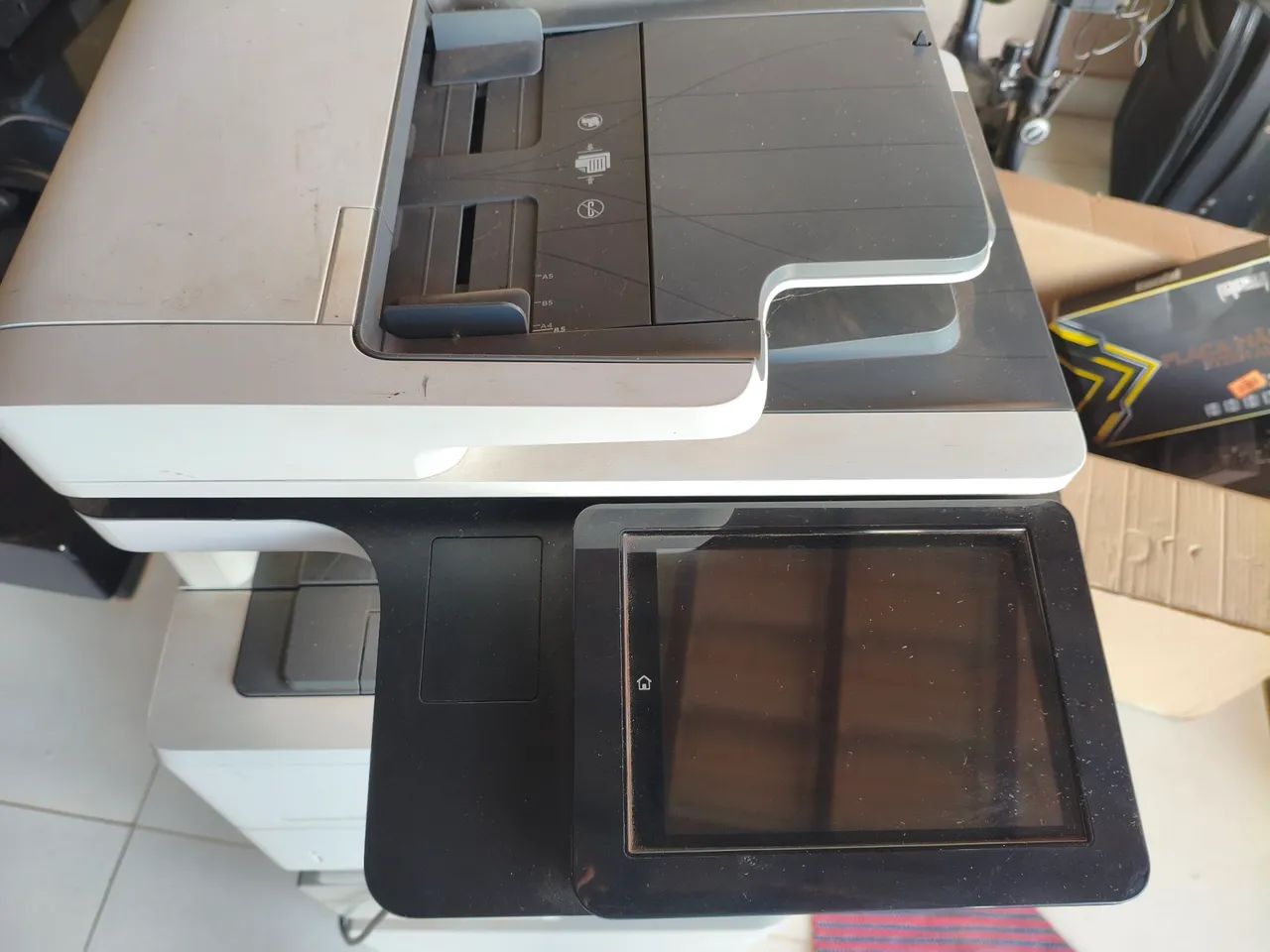 Multifuncional HP LaserJet MFP E52645 - Foto 2