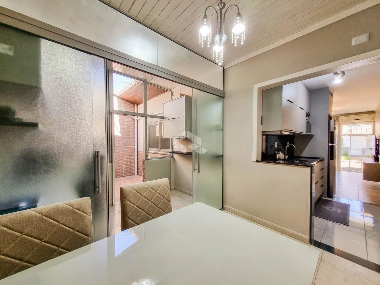 Casa em condomínio fechado, a venda no Barro São Luiz em Canoas, totalmente reformada, 2 d - Foto 4