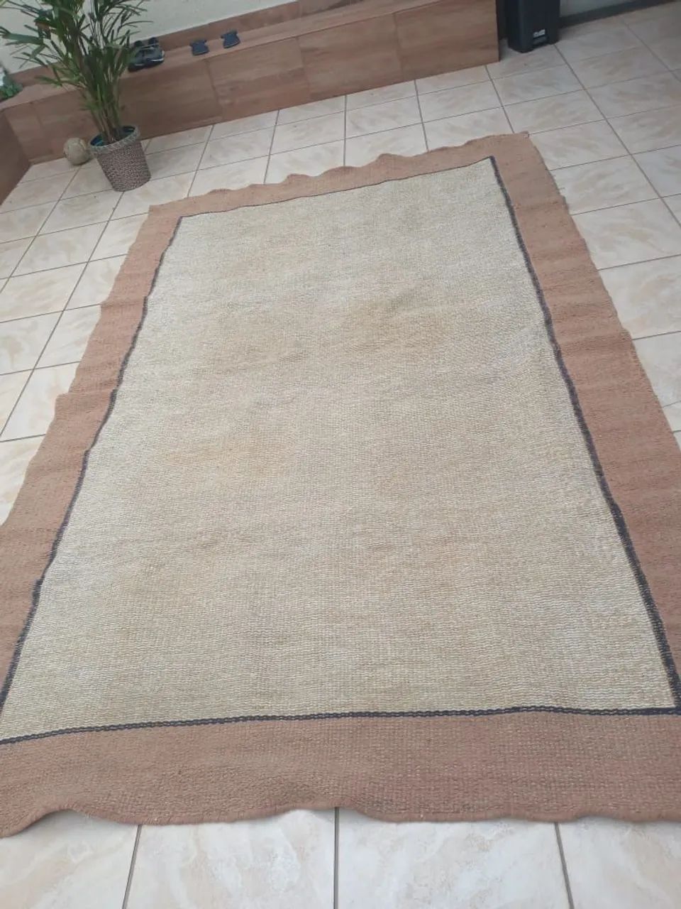 Tapete de juta bege com detalhes em marrom - Foto 2
