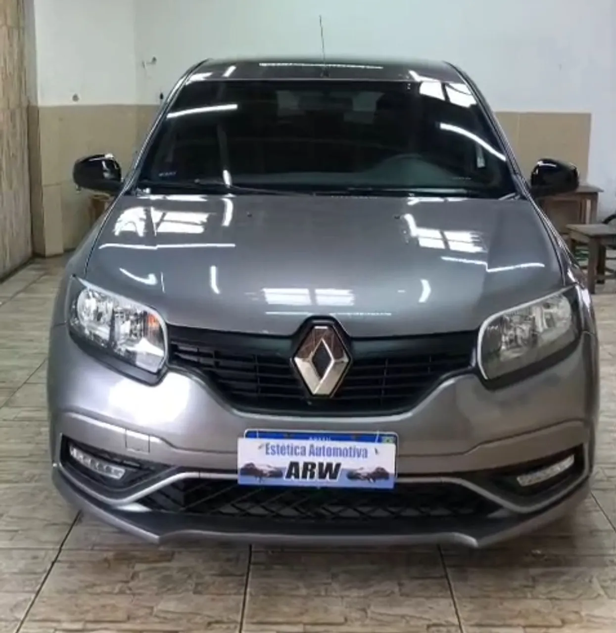 Carro ótimo com multimídia 10 polegadas