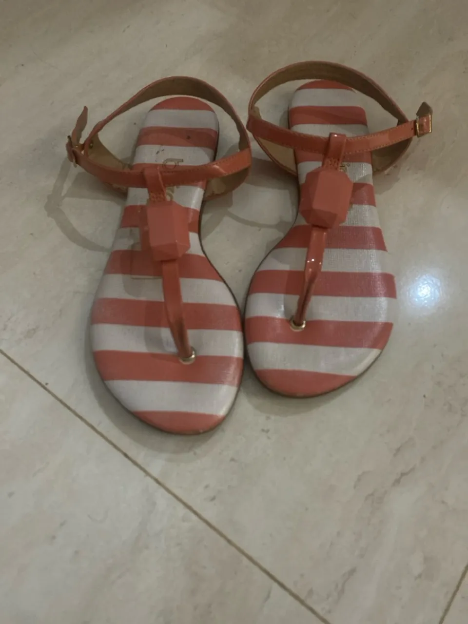 Sandálias Listradas Rosa e Branco