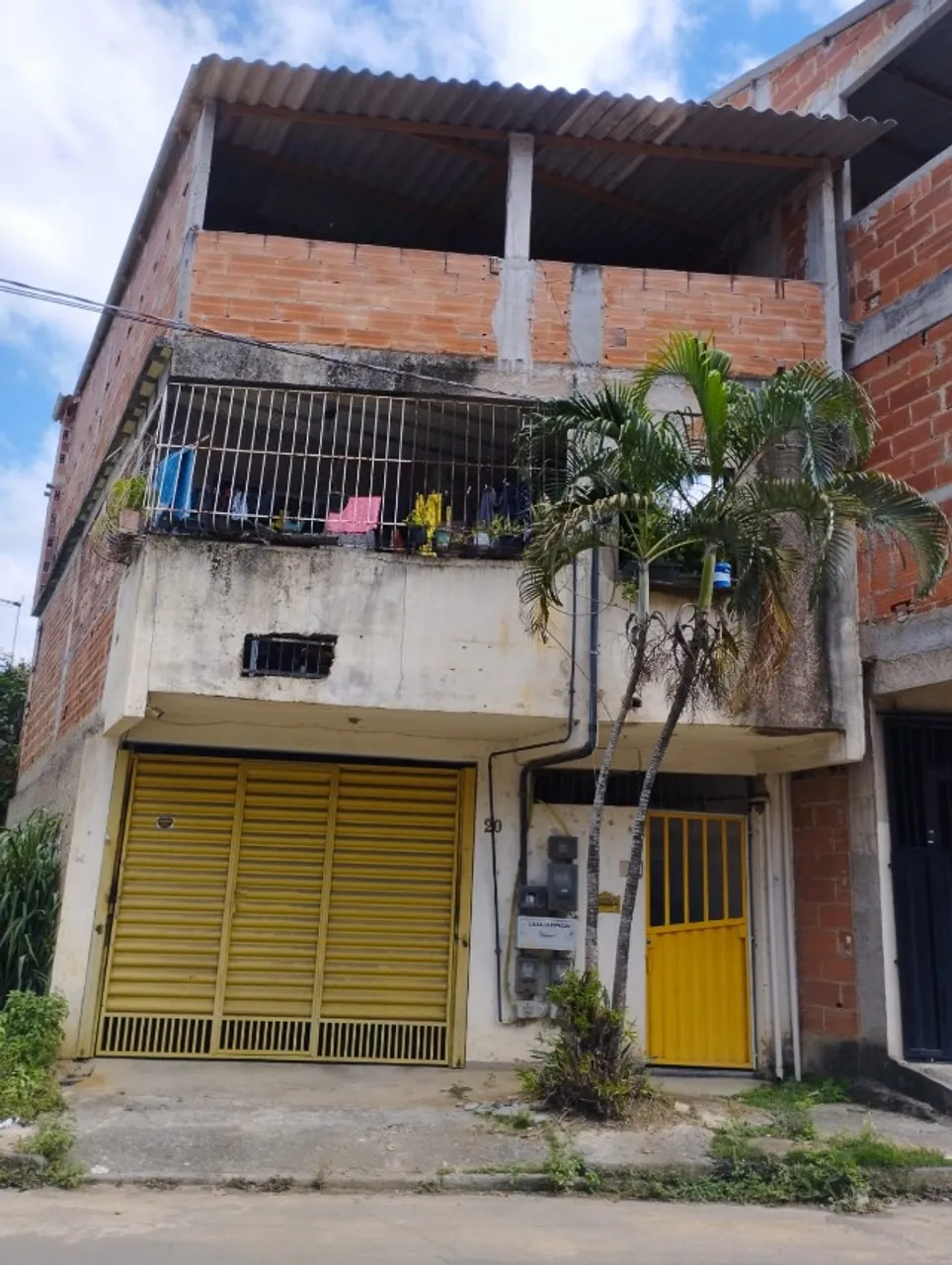 Vendo Imovel com 3 moradias, 198m² de área total