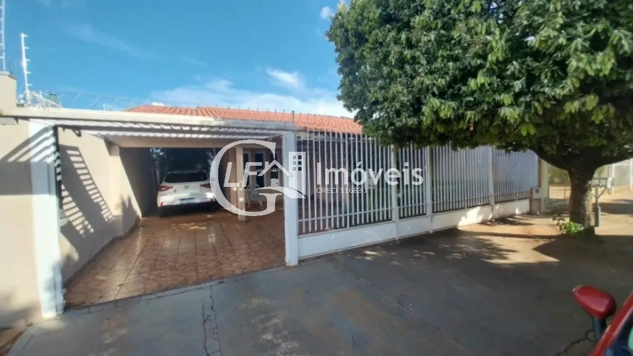Casa à venda em Campo Grande-MS, 3 quartos, 1 suíte, 4 vagas de garagem na Vila Taquarussu