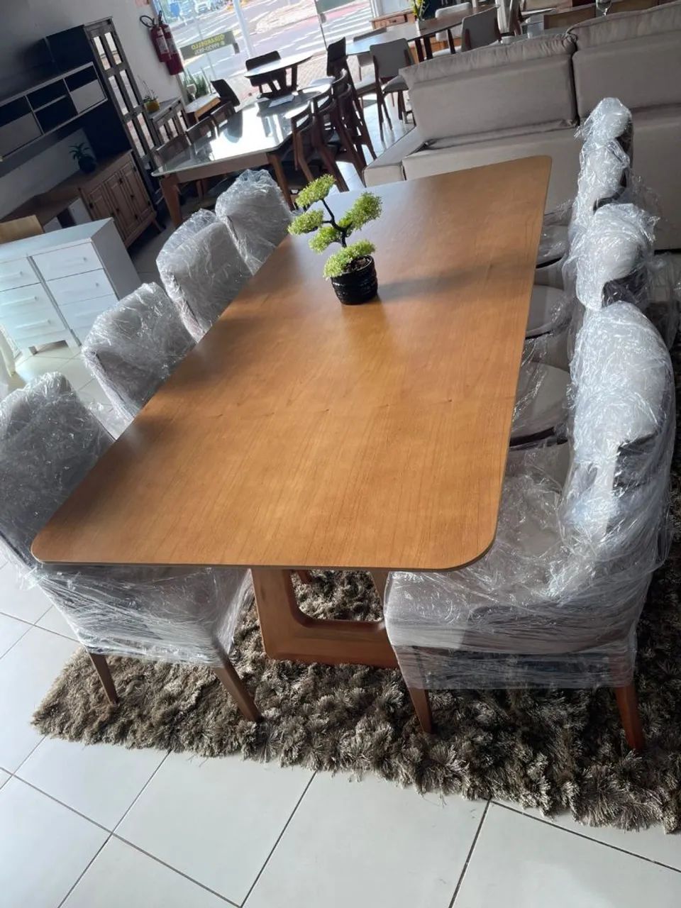 Mesa de jantar com 8 cadeiras 2.40 mt madeira - Foto 4