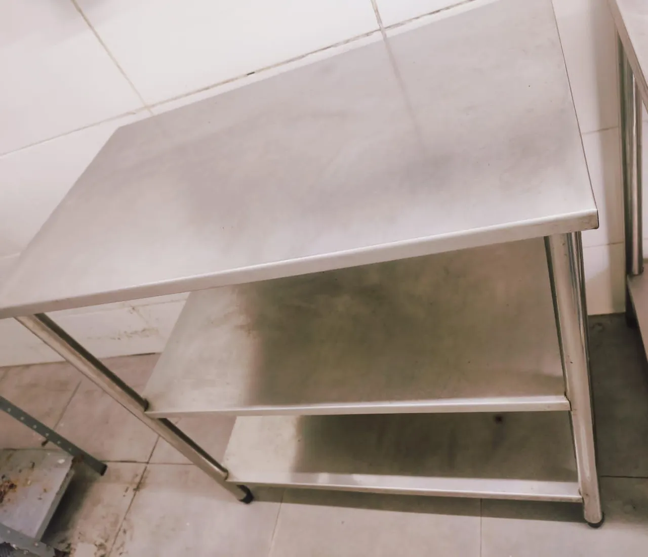 Mesa de Aço Inox com Prateleiras - Ideal para Cozinha Industrial