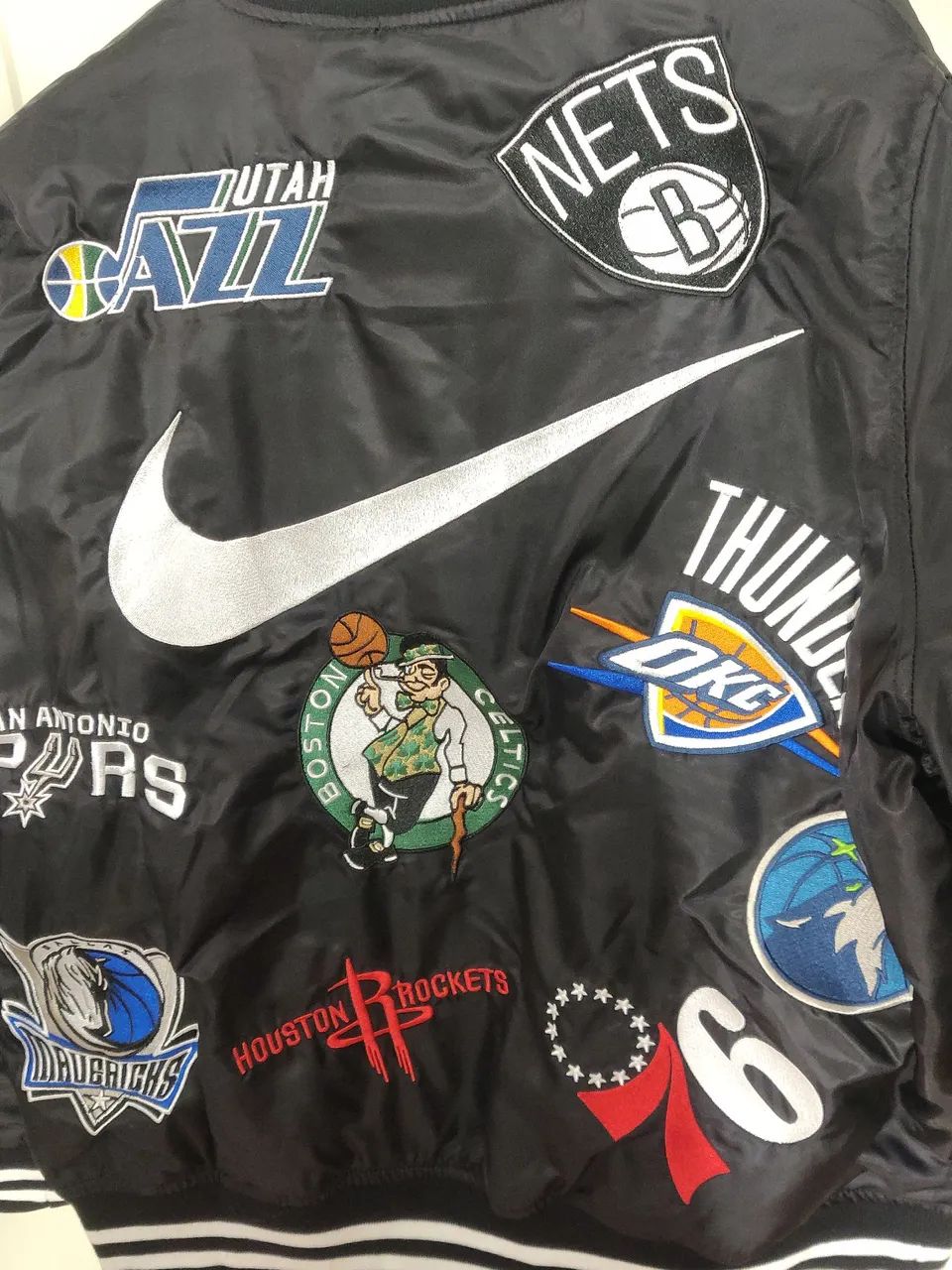 Jaqueta Supreme x NBA x Nike - tamanho P - Roupas - Formosinha
