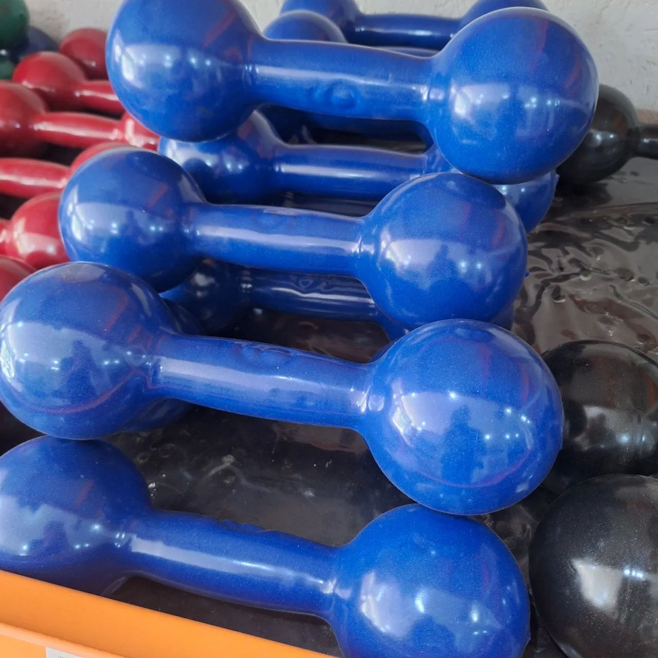 Halteres Emborrachados 9KG Academia por R$ 107,91 cada (R$ 11,99 o Quilo) - Foto 2