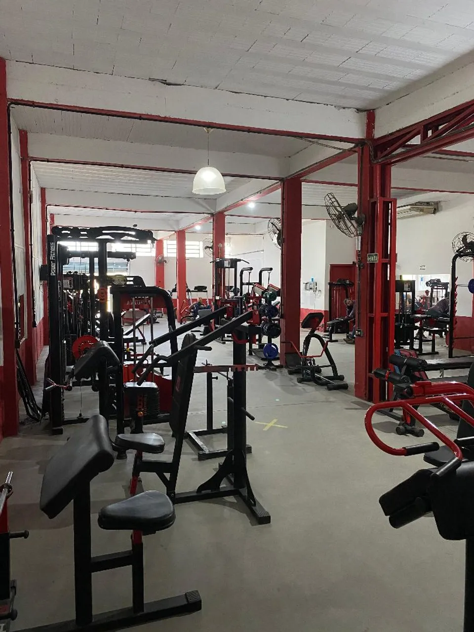 Academia Completa - Aparelhos de Musculação