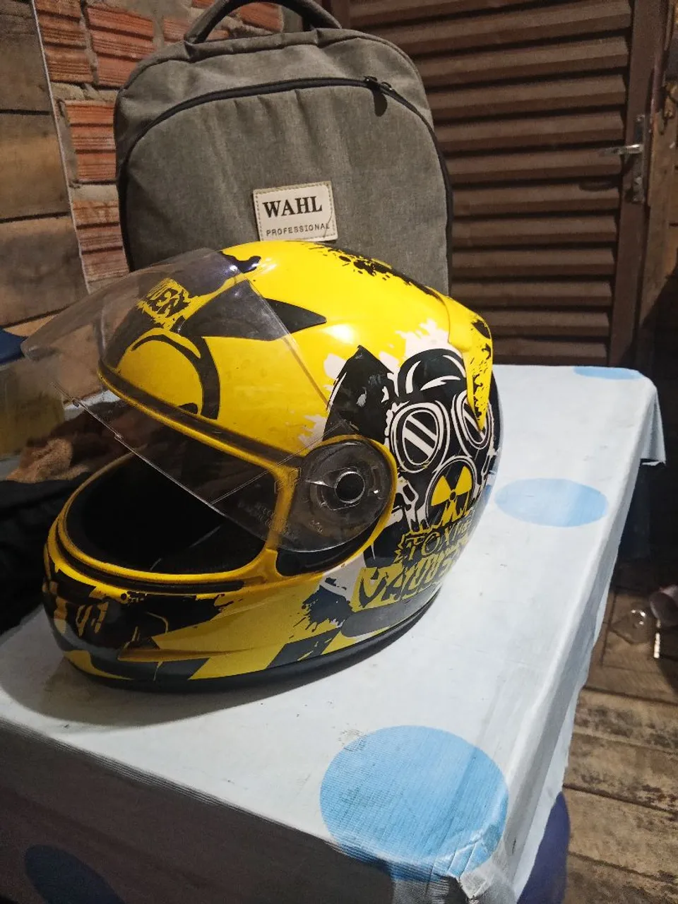 Capacete Moto Amarelo com Design Exclusivo