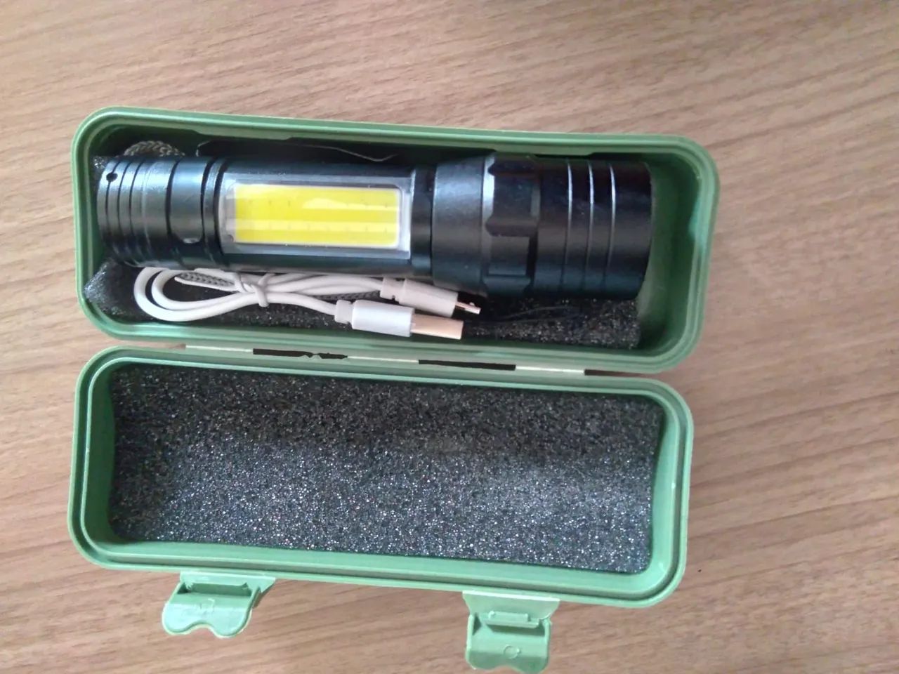 Mini Lanterna Multifuncional LED Zoom Recarregável - Foto 4