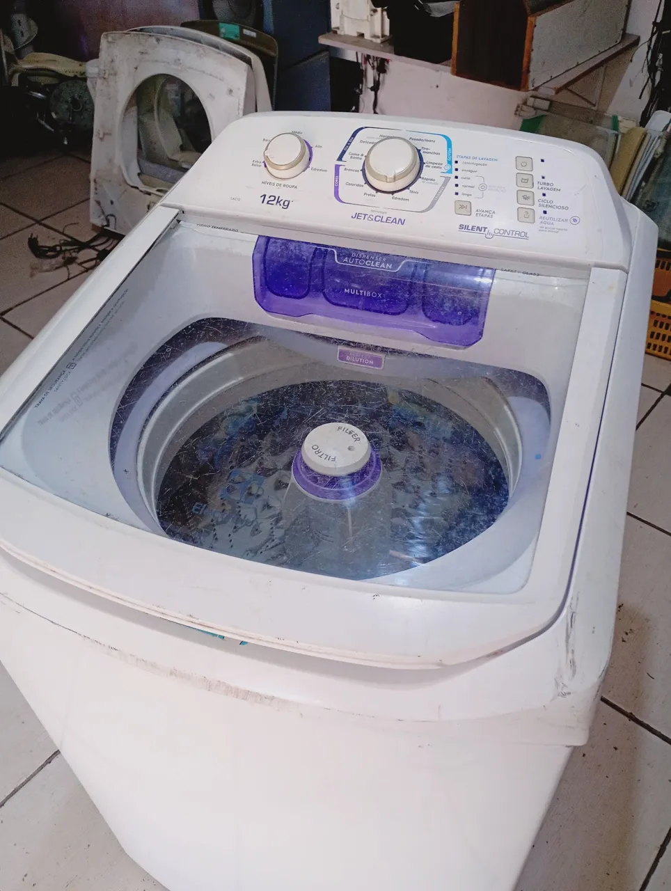 Eletrolux 220v 12 kilos leia